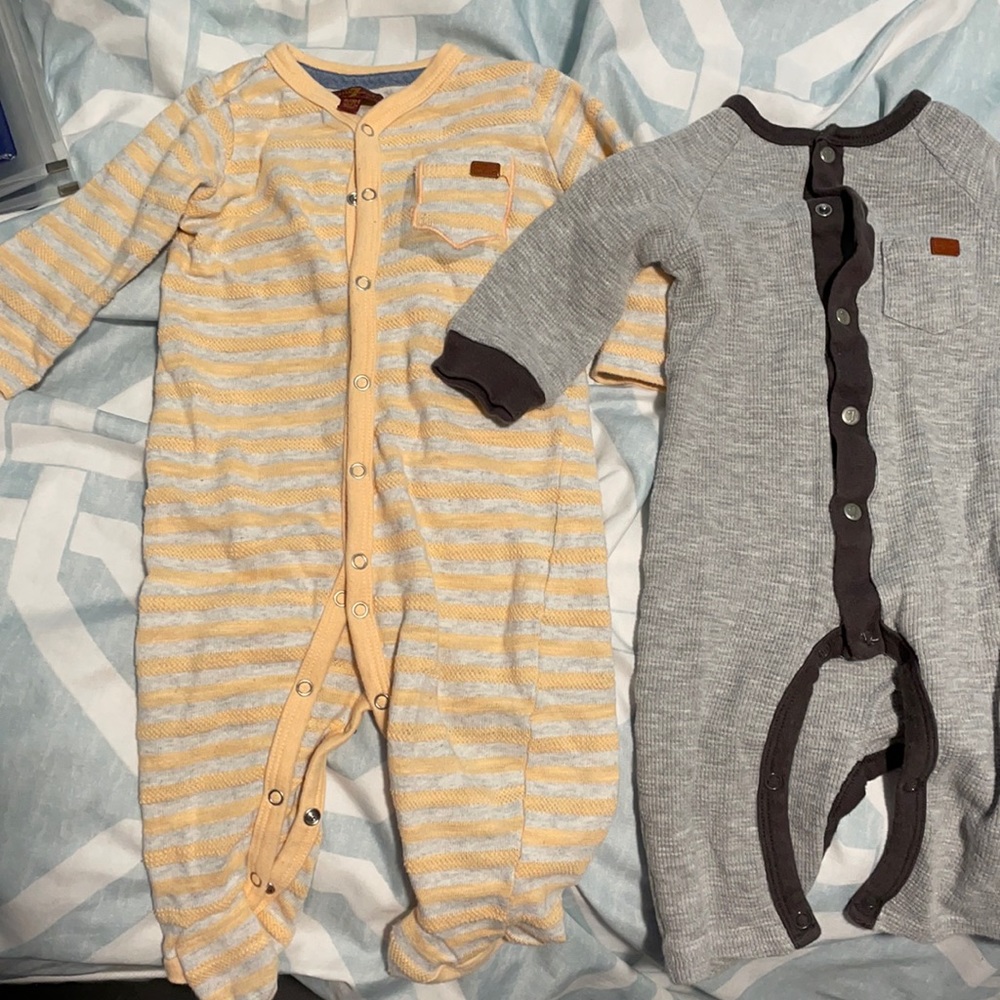 Bundle of 2 - 7 for all mankind pjs